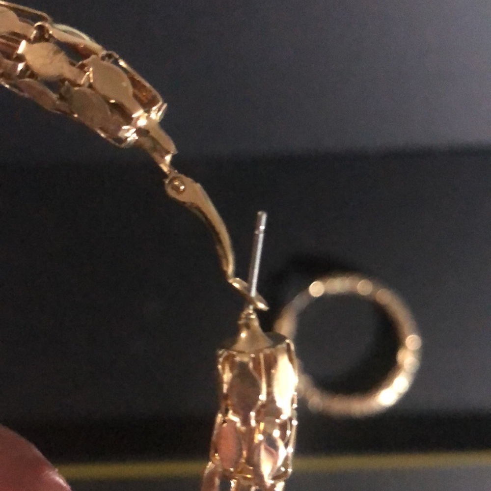 Big large gold tone chain hoop earrings - Picture 3 of 5